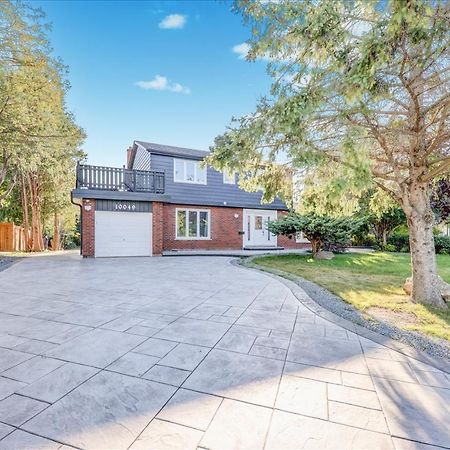 Stunning 7 Bedroom Rougeview Home With 2 Kitchens, 5 Bathrooms, Amazing Backyard & 8-Car Parking Toronto Exterior photo