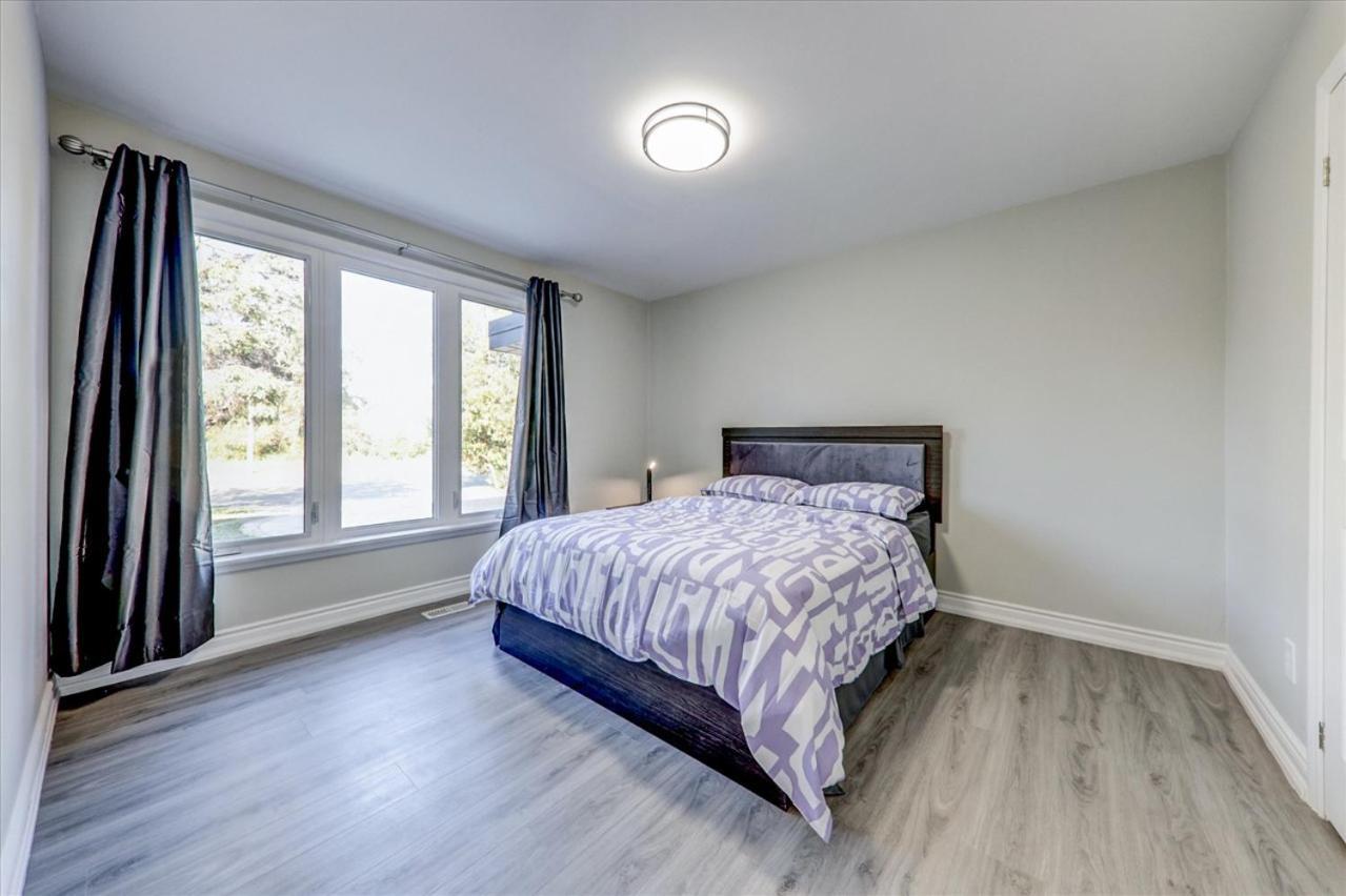 Stunning 7 Bedroom Rougeview Home With 2 Kitchens, 5 Bathrooms, Amazing Backyard & 8-Car Parking Toronto Exterior photo