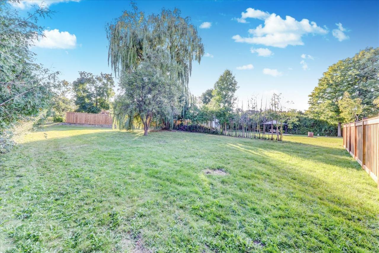Stunning 7 Bedroom Rougeview Home With 2 Kitchens, 5 Bathrooms, Amazing Backyard & 8-Car Parking Toronto Exterior photo