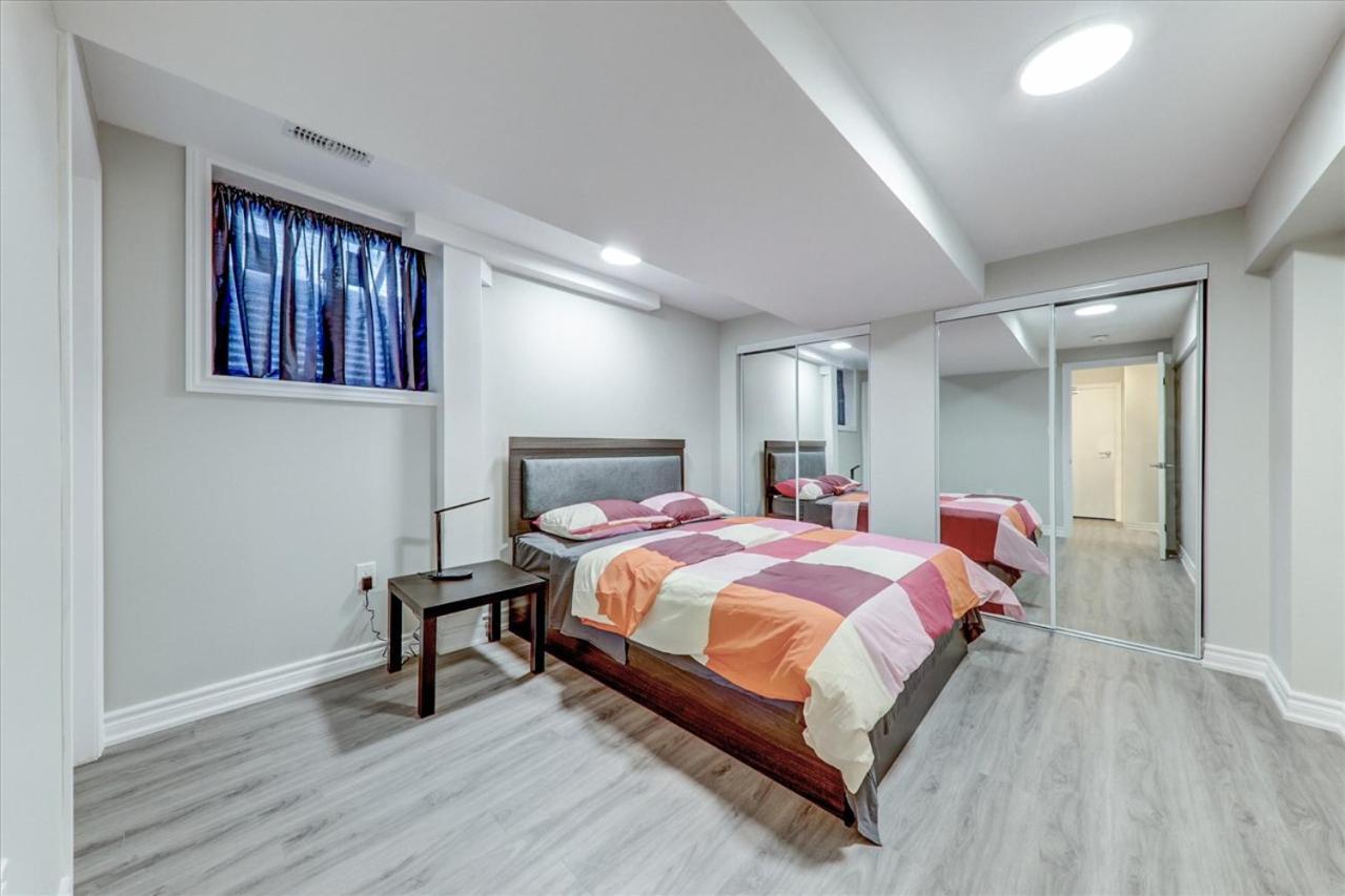 Stunning 7 Bedroom Rougeview Home With 2 Kitchens, 5 Bathrooms, Amazing Backyard & 8-Car Parking Toronto Exterior photo