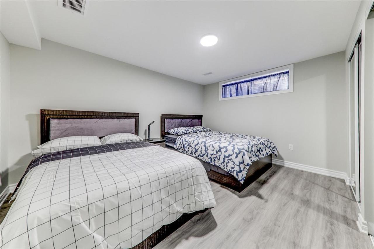 Stunning 7 Bedroom Rougeview Home With 2 Kitchens, 5 Bathrooms, Amazing Backyard & 8-Car Parking Toronto Exterior photo